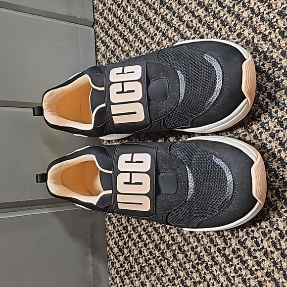 UGG Women's La Flex Sneaker. - Picture 2 of 9